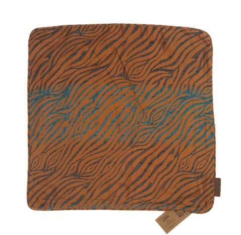 Einzigartiger Seidenkissenbezug (50 x 50 cm) im orientalischen Boho-Stil mit tiefblauem Hintergrund und türkisfarbenen Spiralen in einem farbenfrohen Muster für ethnische Kissen