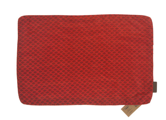 Kissenbezug aus roter Seide, 60 x 40 cm, mit kleinen geometrischen Mustern im indisch-orientalischen Boho-Stil.