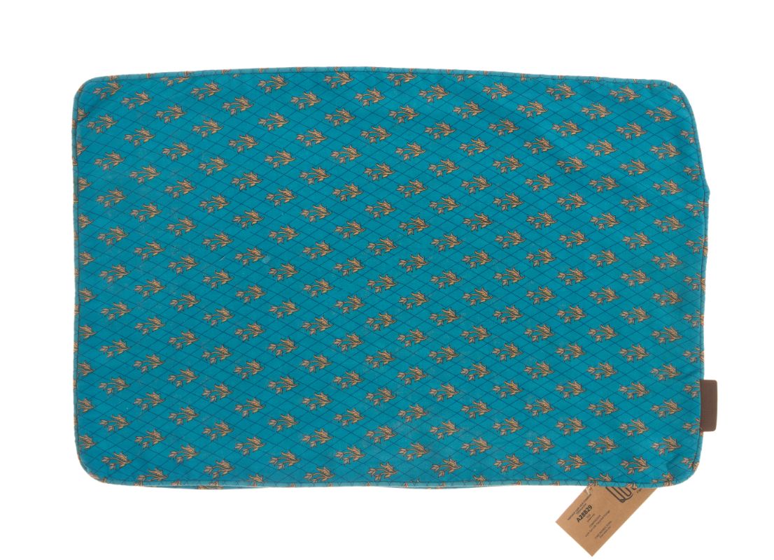 Seidenkissenbezug 60 x 40 cm in Türkisblau mit kleinen Sari-Vogelmotiven in Ocker und Rostrot, einzigartiger ethnischer Boho-Stil