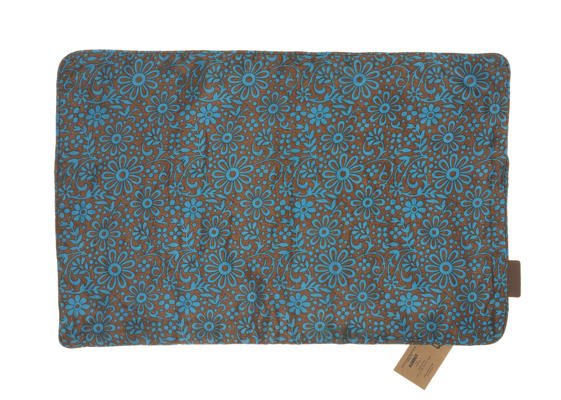 Seidenkissenbezug 60x40 cm in Türkis mit kleinen blauen Blütenrosetten und Ornamenten, Suzani-Kissenbezug im Vintage-Ethno-Boho-Stil