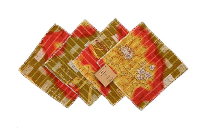 Set of 4 coasters 18x18 cm in red and green patchwork with flower and leaf pattern as well as beige stripes and white stitching