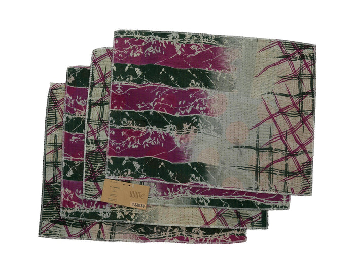 Set of 4 placemats 33x44 cm in green, burgundy and beige with abstract pattern of stripes and intersecting lines and visible edge finish