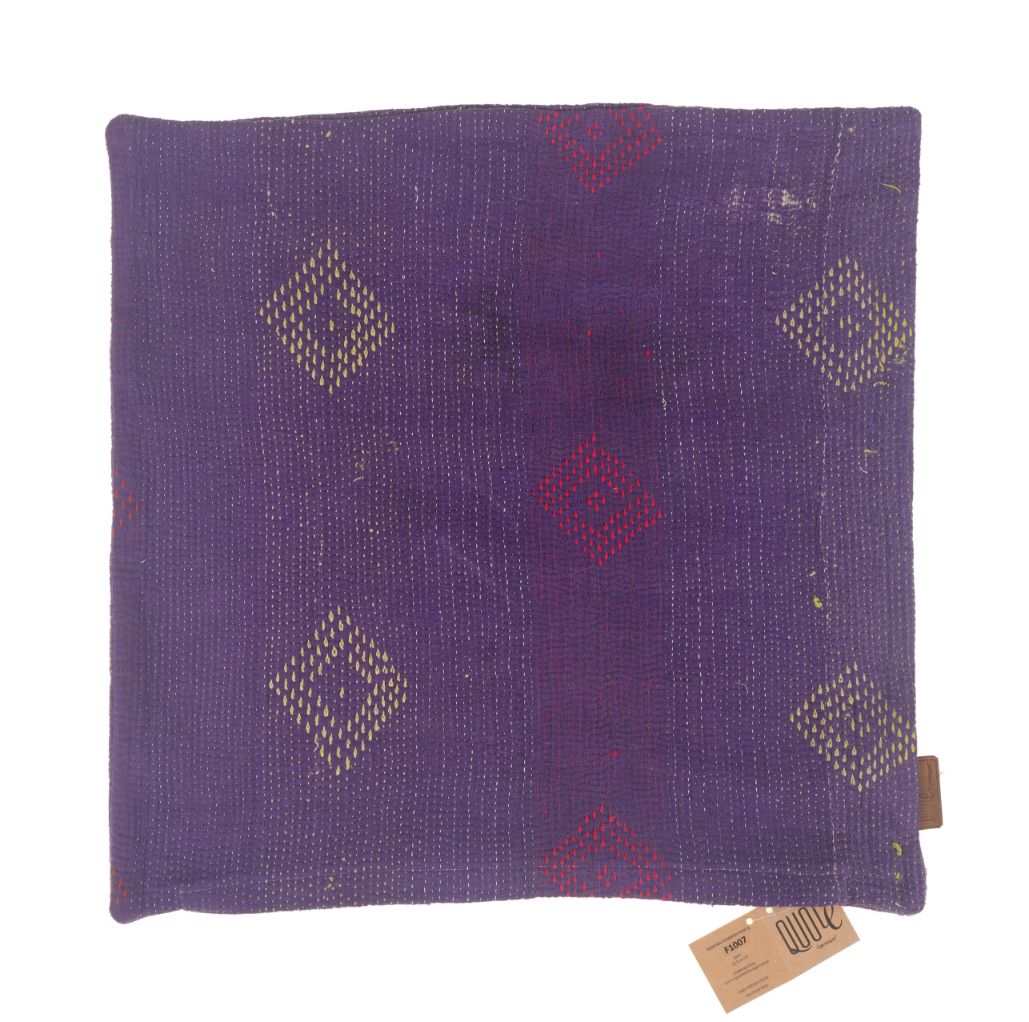 Sari pillowcase 50x50 in lilac purple with ethnic diamond patterns in gold and small red details - vintage Indian Indian pillowcase for boho bohemian unique sari pillows