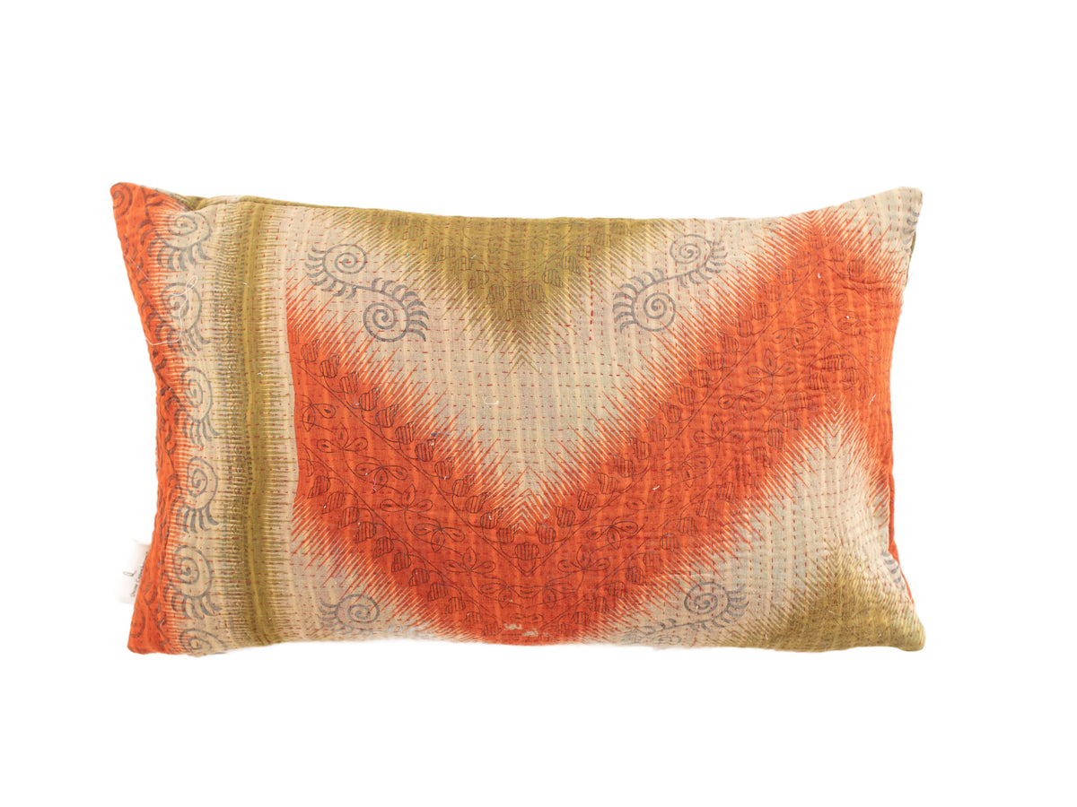Sari pillowcase 30x50 in emerald green and dark green with vintage oriental pattern and boho/bohemian style, unique Indian sari pillow in colorful upcycled textiles