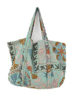 Suzani Vintage Beach dahinter