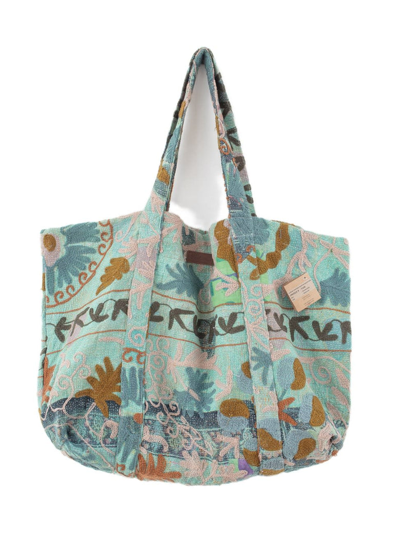 Suzani Vintage Beach dahinter