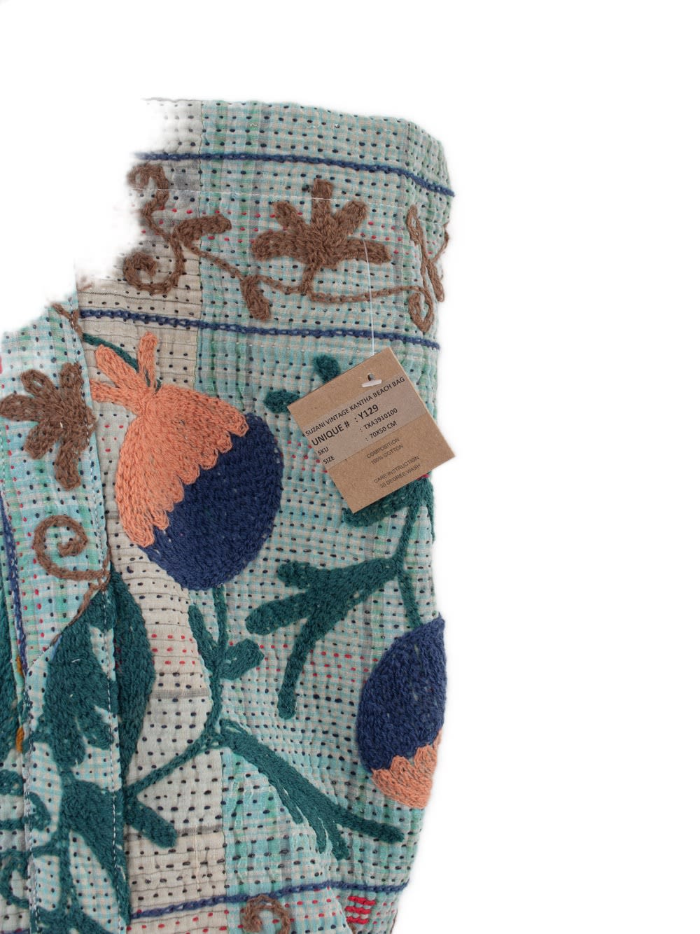 Nærbillede af vintage Suzani Kantha strandtaske med turkis patchworkstof og broderede blomstermotiver