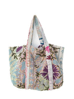 Suzani Vintage Beach dahinter