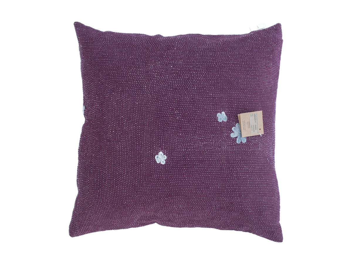 Purple sari pillowcase in 50x50 with colorful boho/bohemian details, small white dot patterns and embroidered light blue flowers - unique Indian pillowcase for sofa and bed