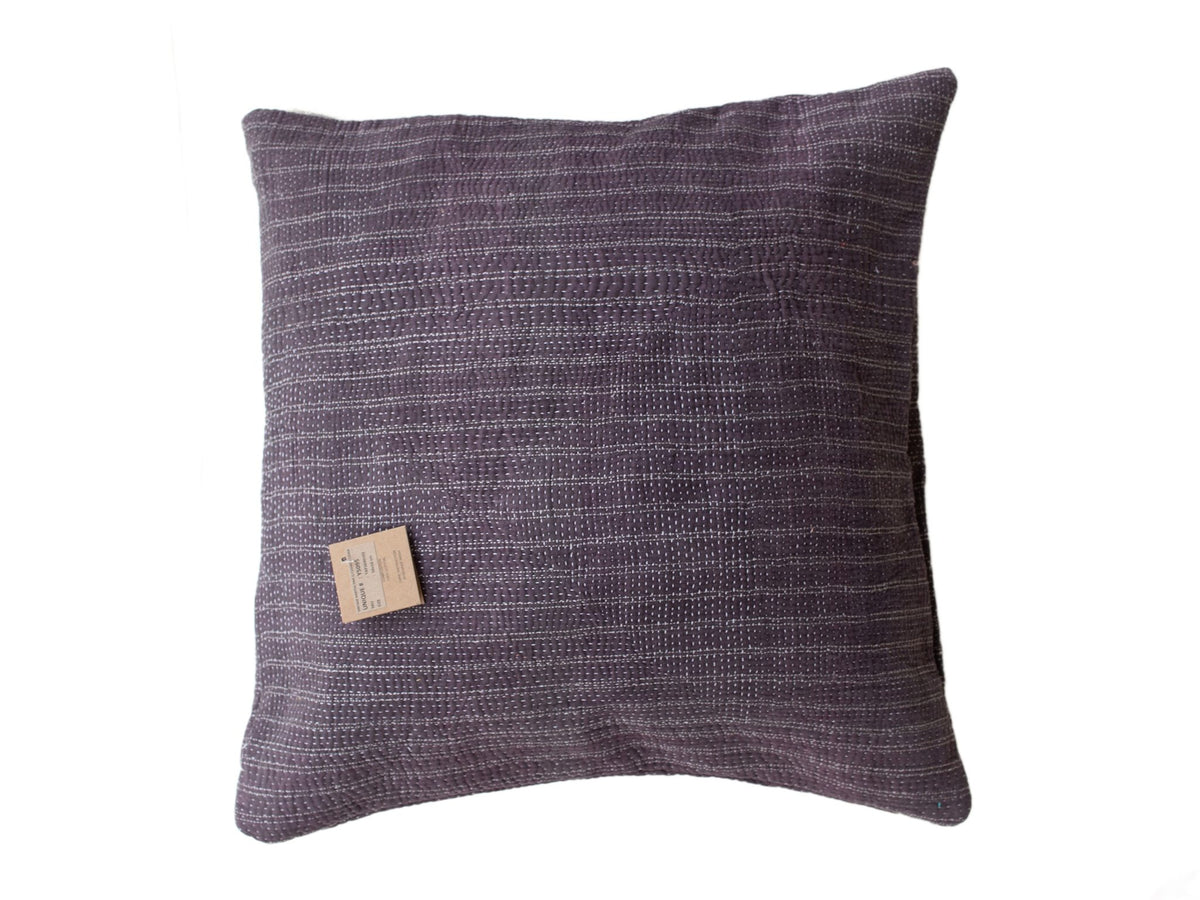 Sari pillowcase 50x50 in dark purple with discreet white pattern lines and bohemian vintage structure - unique Indian sari pillow in oriental style